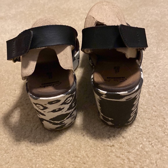 Clarks Collection Soft Cushion Sandals size 11 - Picture 3 of 7